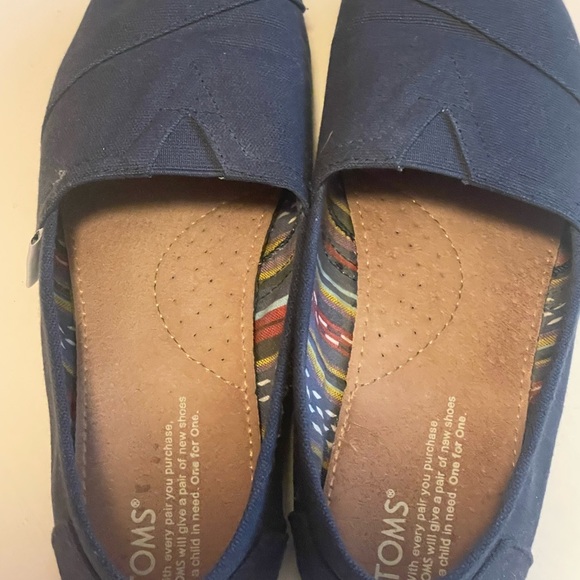 Tom’s canvas shoes - Picture 2 of 4